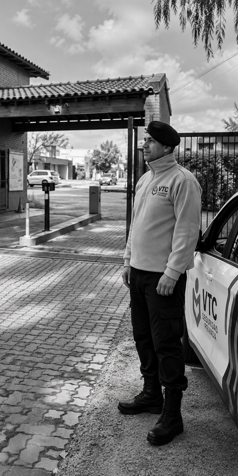 Guardia de seguridad en acceso privado