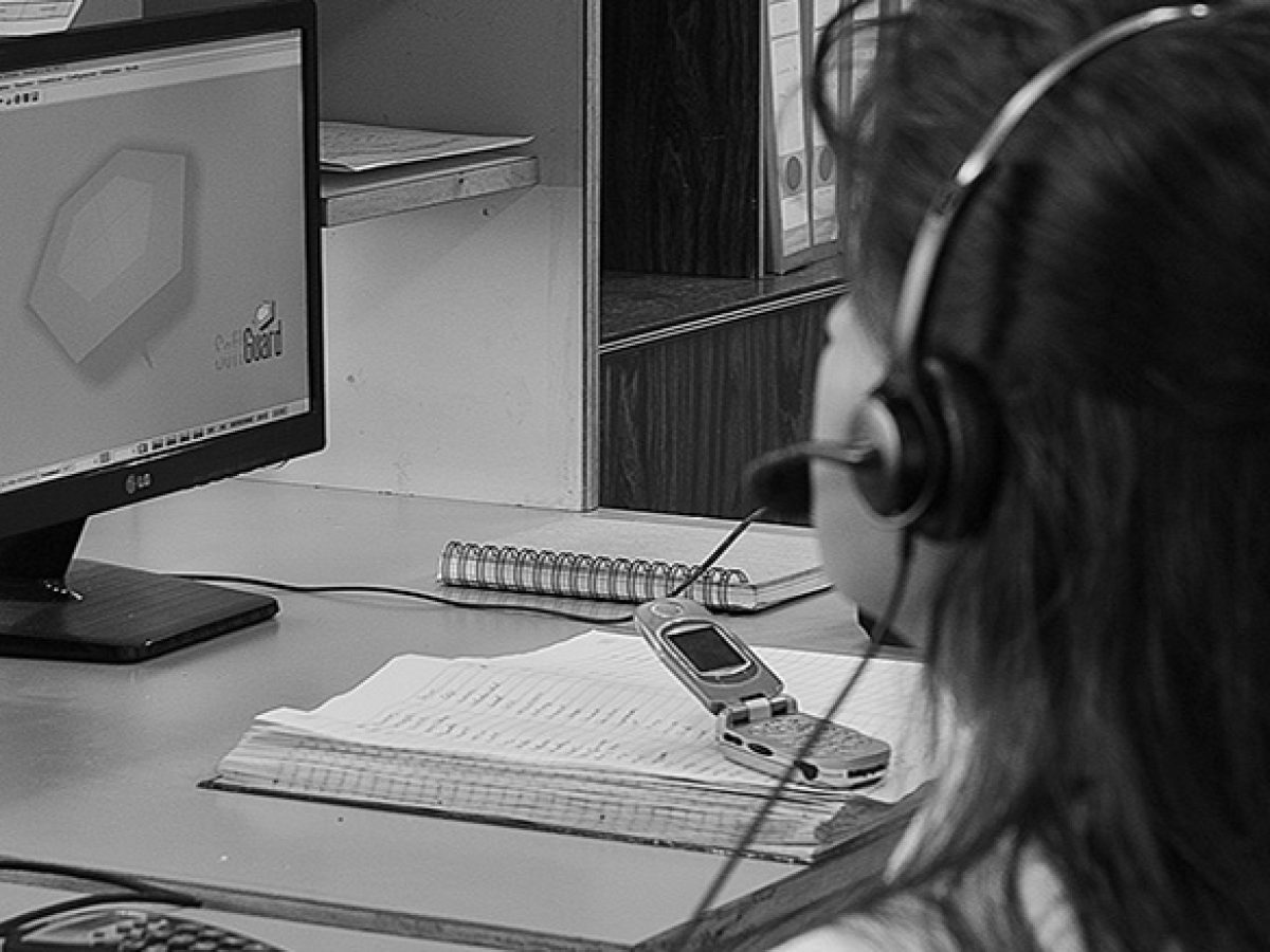 Operadora en central de monitoreo de alarmas en Mendoza de VTC Seguridad